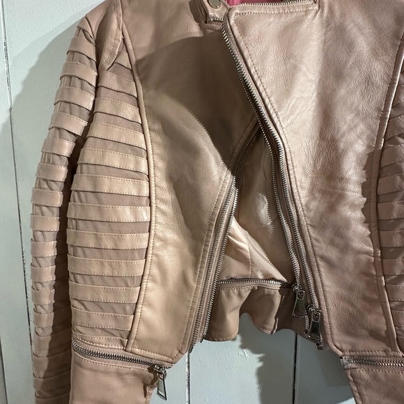 Akira faux leathered tan jacket with zipper accents - Picture 3 of 5